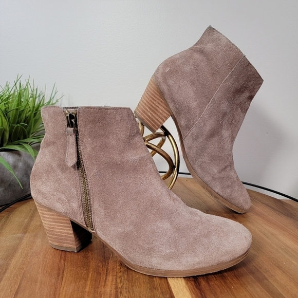Nicole Light Taupe / Tan Suede Ankle Boots Booties Size 6.5 - Picture 9 of 16